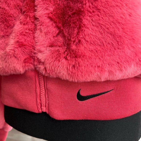 NWT Nike oversized fit faux fur (pink) - Picture 3 of 4